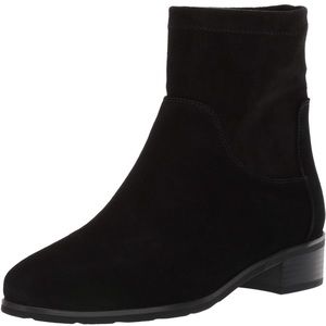 Valdini Black waterproof slip on boots size 9